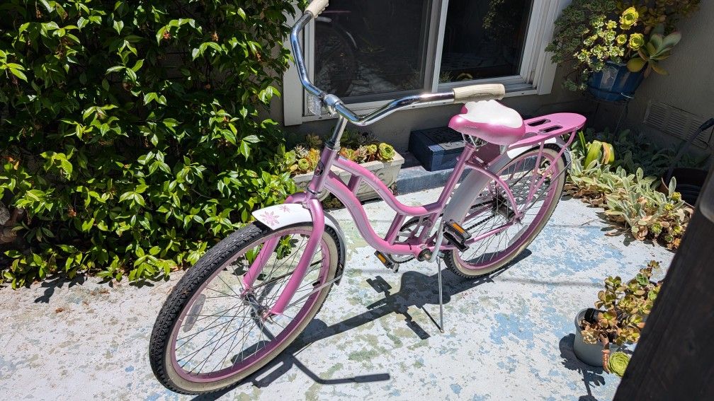 Schwinn 24" Destiny Cruiser Bike Pink Great Condition