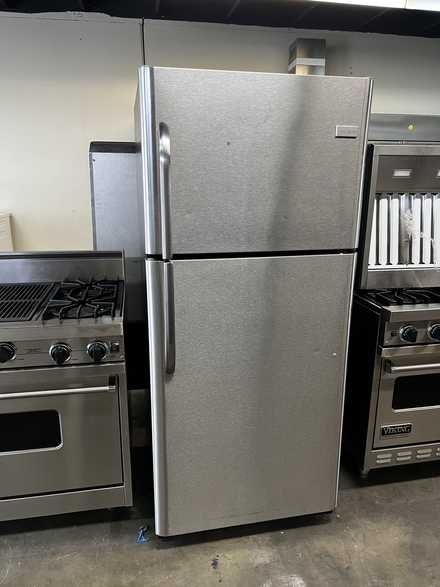 Frigidaire Top Freezer 18 Cu Ft Refrigerator Apartment Size 