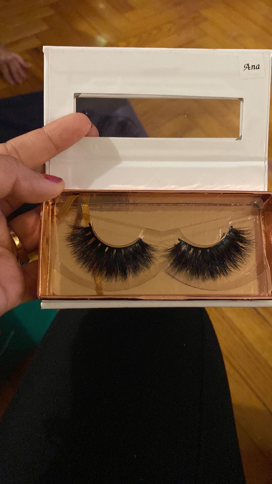 100 LASHES & 44 TWEEZERS