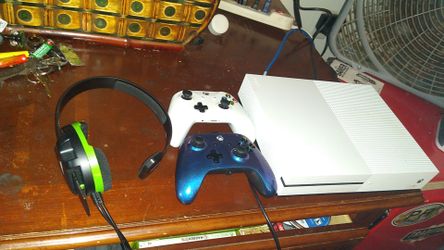 Xbox one w accessories