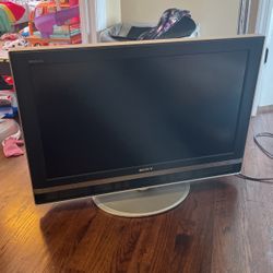 Sony Bravia 32” LCD Television/computer Monitor