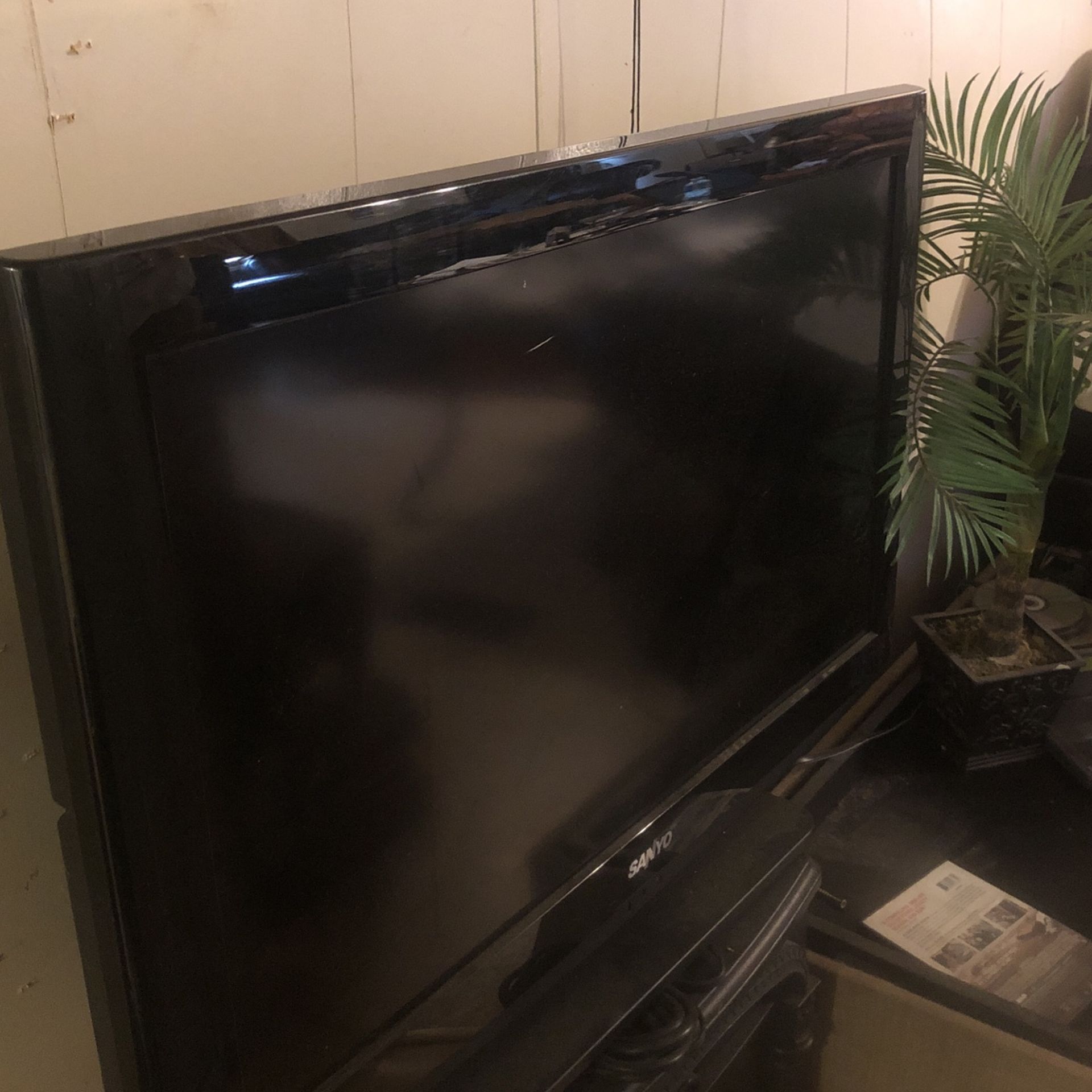 32” Flat Screen Tv