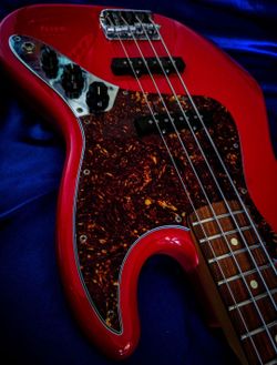 MUST GO REAL MIM Fender Sonic Red Jazz Bass 4 Strings Fully Set Up With A Gig Bag