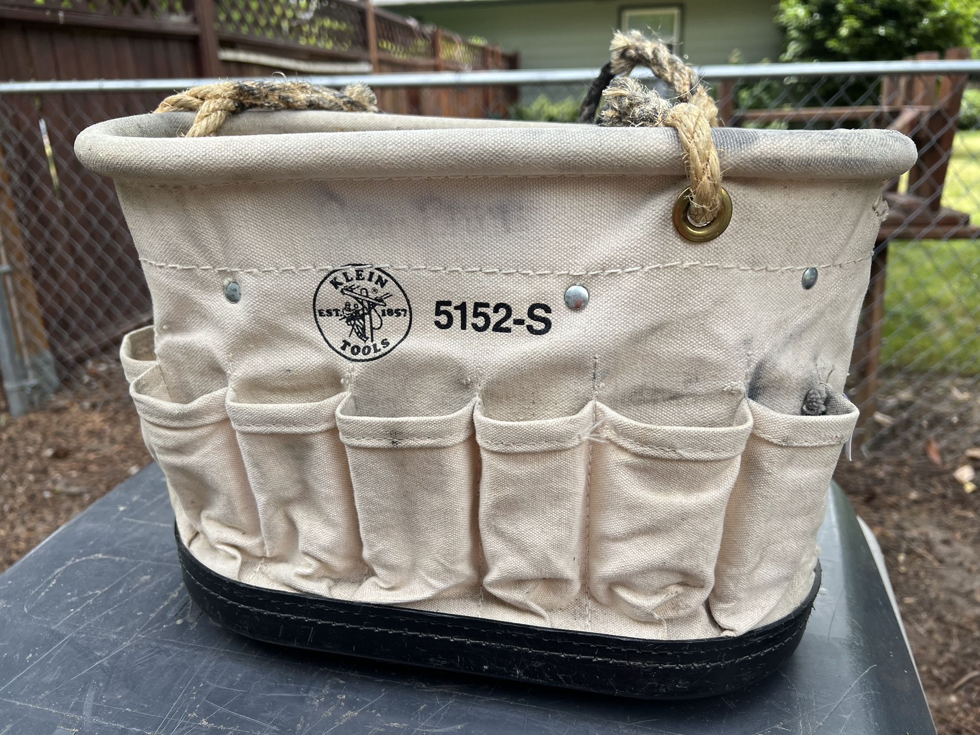 Klein 41-pocket Canvas Lineman’s Oval Bucket