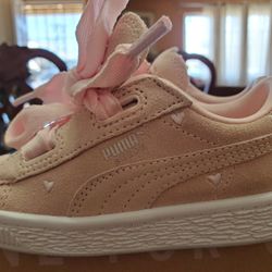 Toddler Girl Pumas