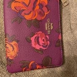 Coach Wallets, Etc Each One Has A Different Price