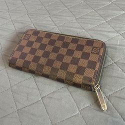 LOUIS VUITTON INTERNATIONAL WALLET Asking $450 Or Best Offer No Trades 