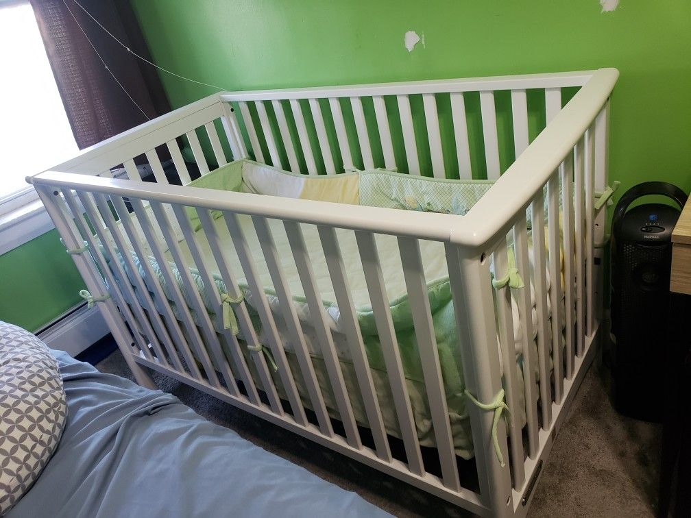 Baby crib almost new