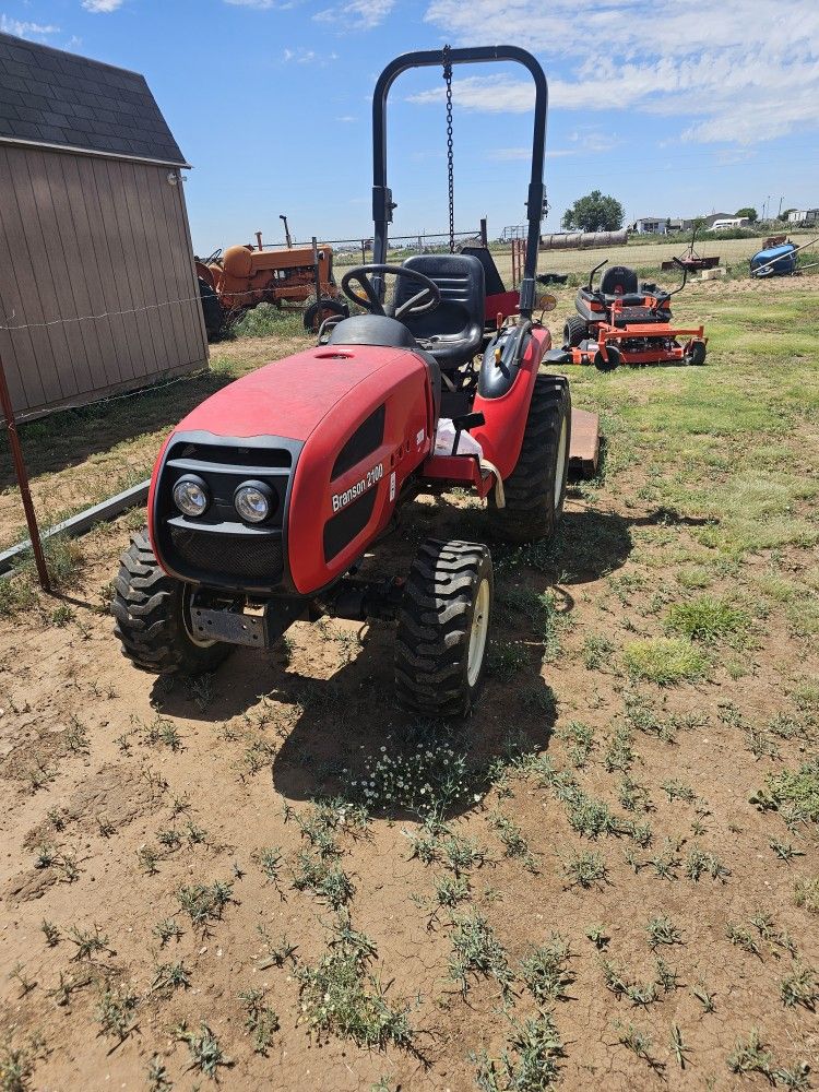 Branson 2100 Tractor With Shredder