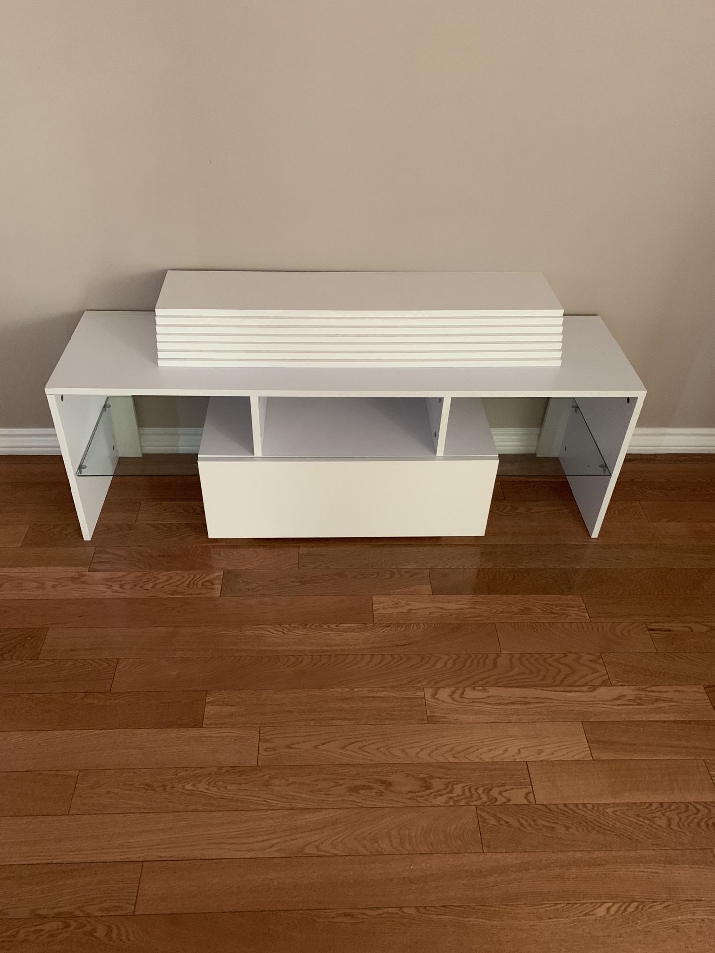 White colore TV stand with adjustable layers  Brand new  L51, H17.5, W13.5