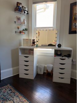 White Makeup Vanity/Desk