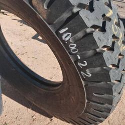 10.00-22 ONE VERY GOOD CO-OP FARM SEMI TRUCK TIRE