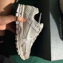 🔥NIKE VOMERO 5 SIZE 8.5