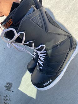 Snowboarding boots