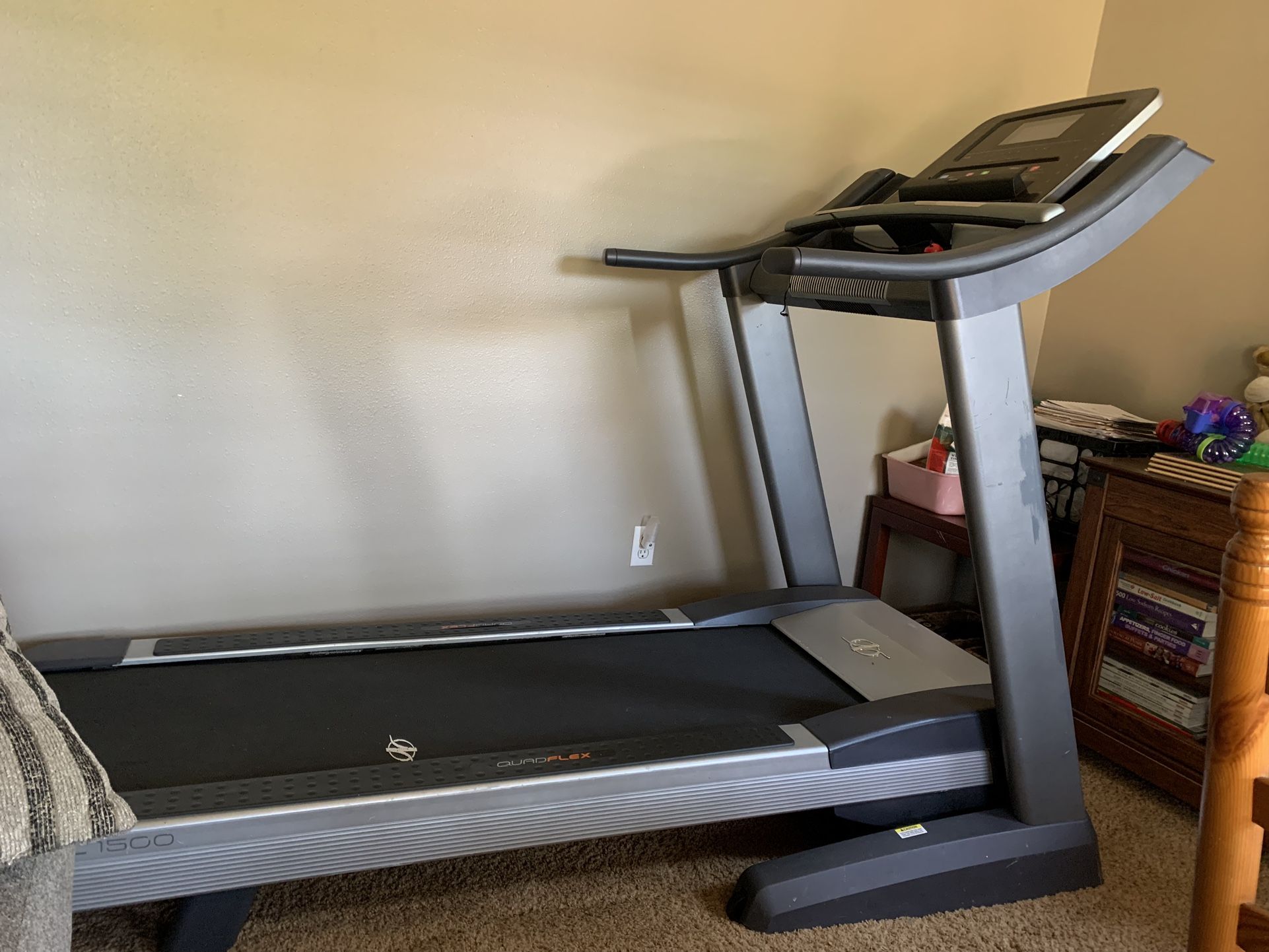 Nordic Track QuadFLEX Treadmill C1500 for Sale in Puyallup WA