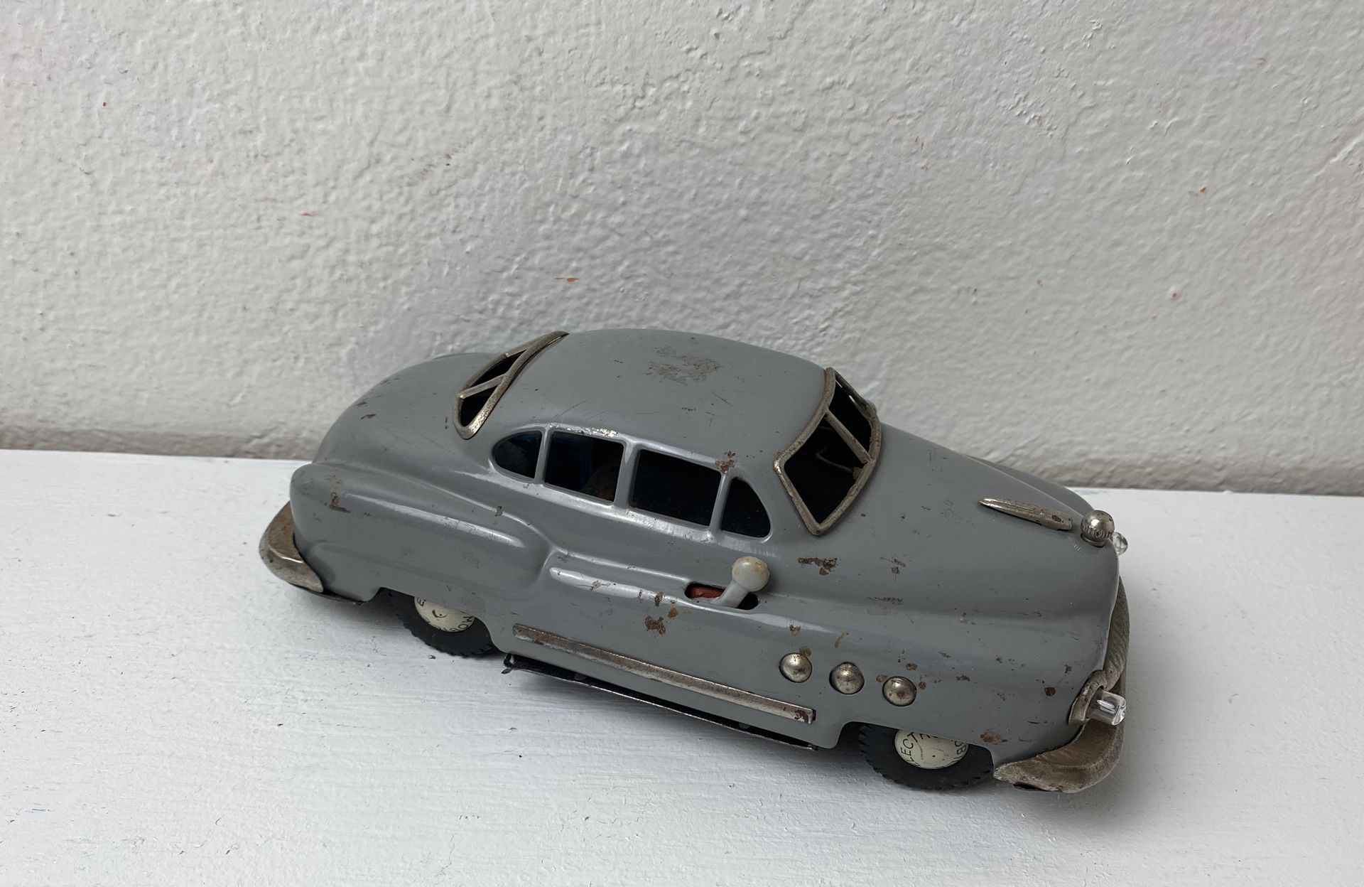 vintage Electromobile Sedan Japanese Tin Toy Japan battery operated