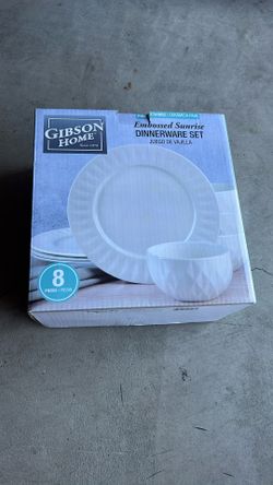 Gibson Dinnerware Set 8 Piece