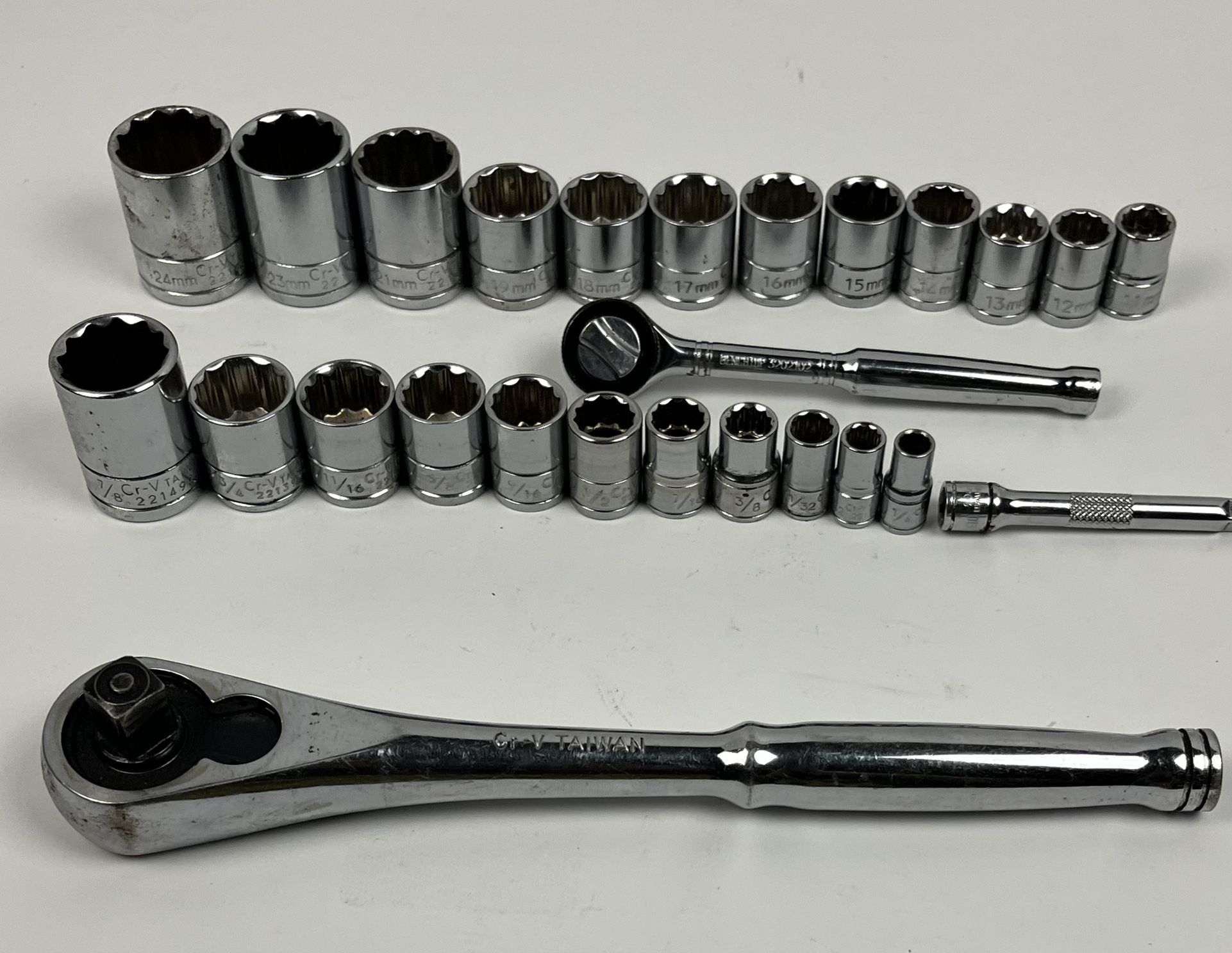 Set of 26 pc 12 Point Socket Standard Metric Ratchet Extension Benchtop