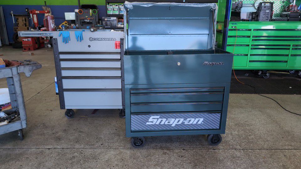 New Snap-on KHP415ZLT Tool Cart/Box
