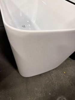 Freestanding tub