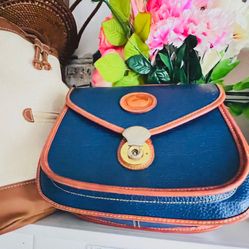 👜 Vintage Dooney & Bourke Pebbled Leather Crossbody – Navy & Tan – Classic Look