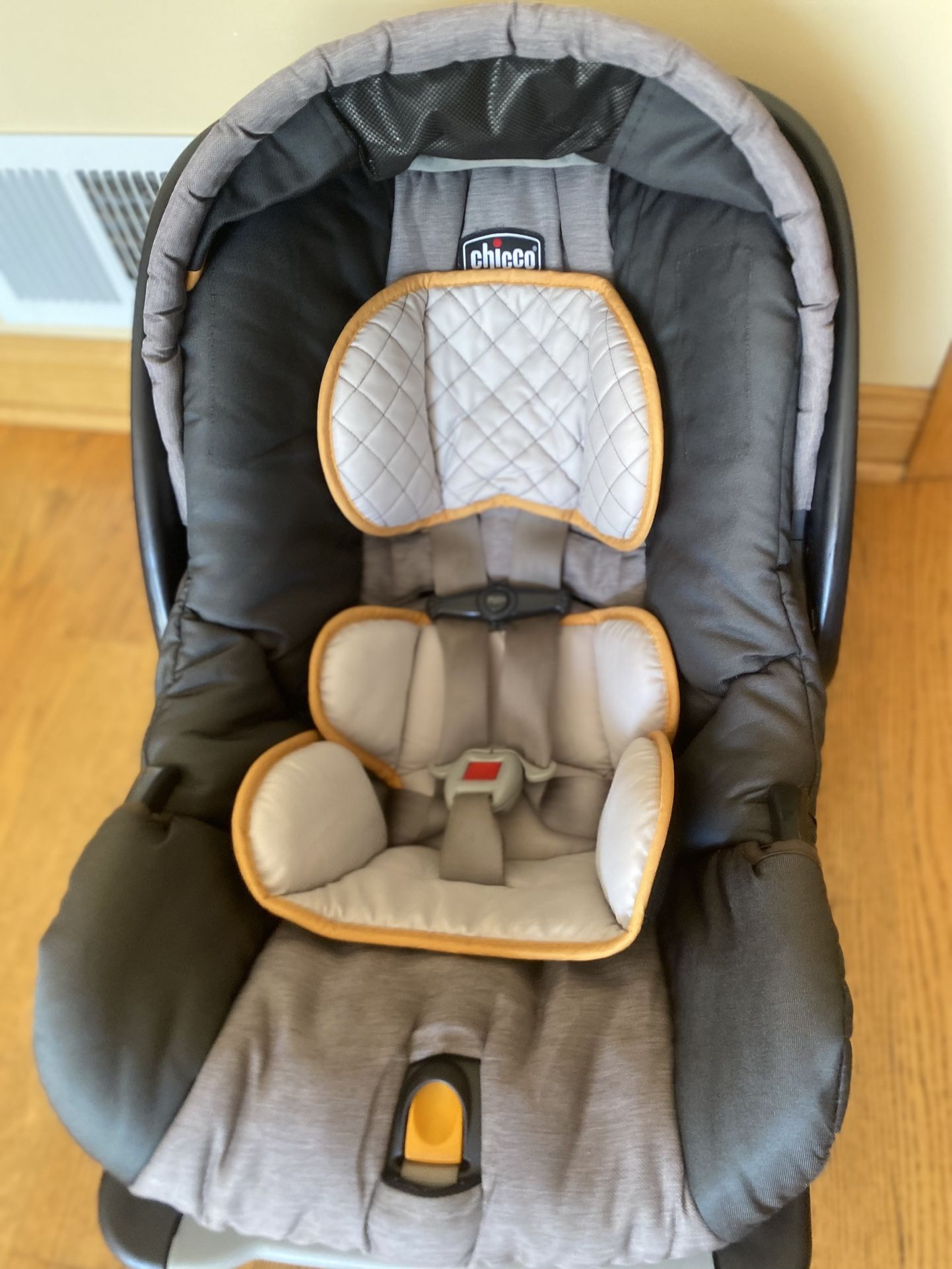 Chicco Baby Car Seat
