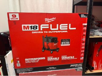 Milwaukee M18 Fuel Dual battery Wet/dry vacuum