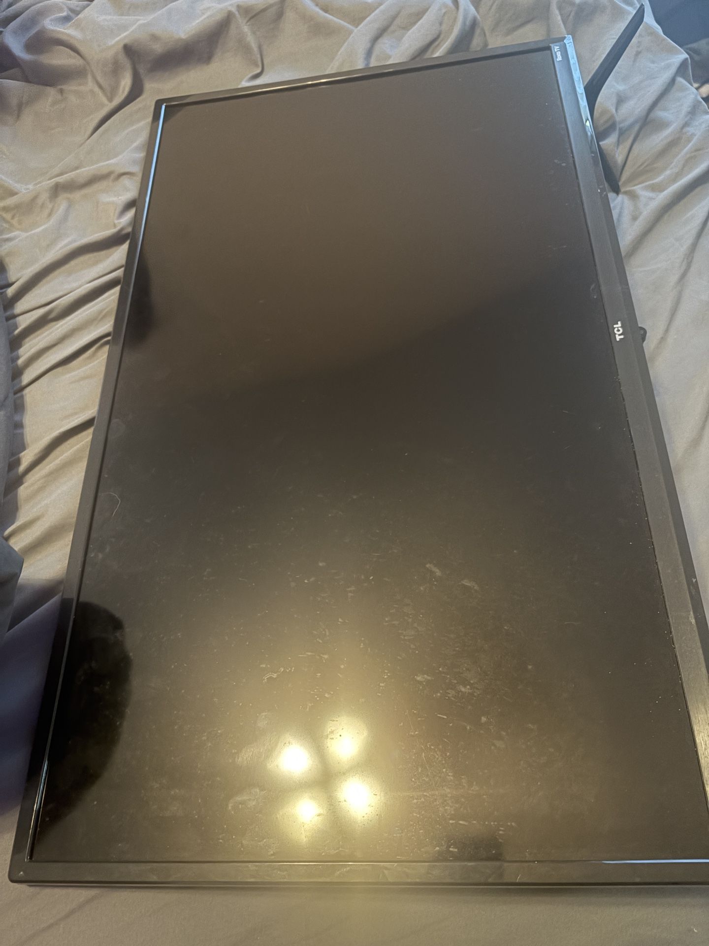 32” TCL ROKU Smart TV