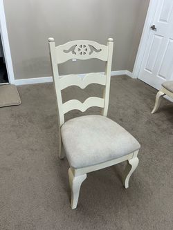 4 Dining chair  Good Condition
