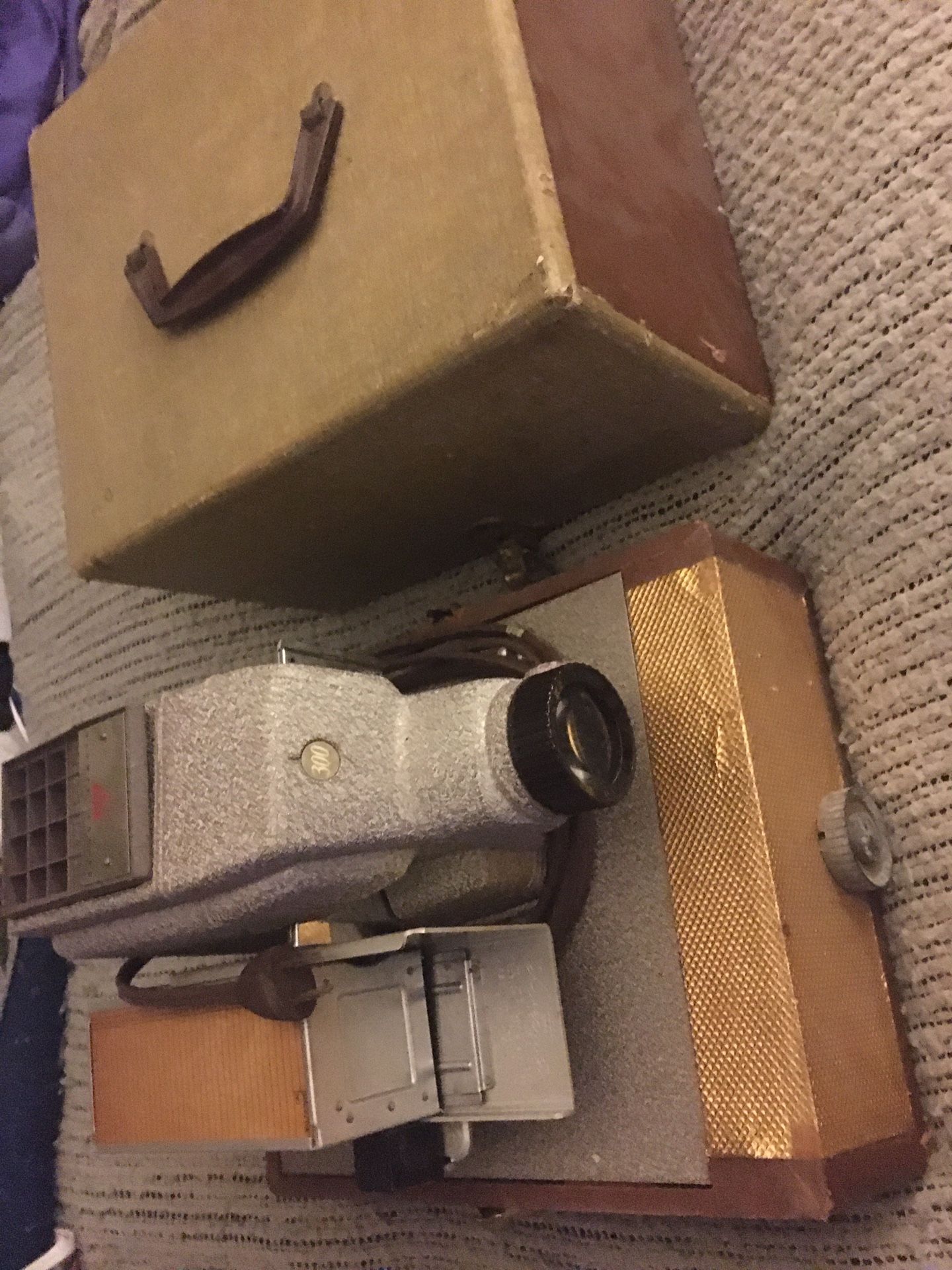 Nice vintage slide projector works great only $35