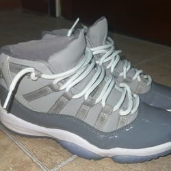 Cool Grey Jordan 11. Size 6
