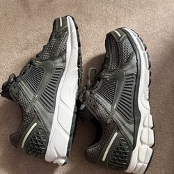 Nike Vomero 5