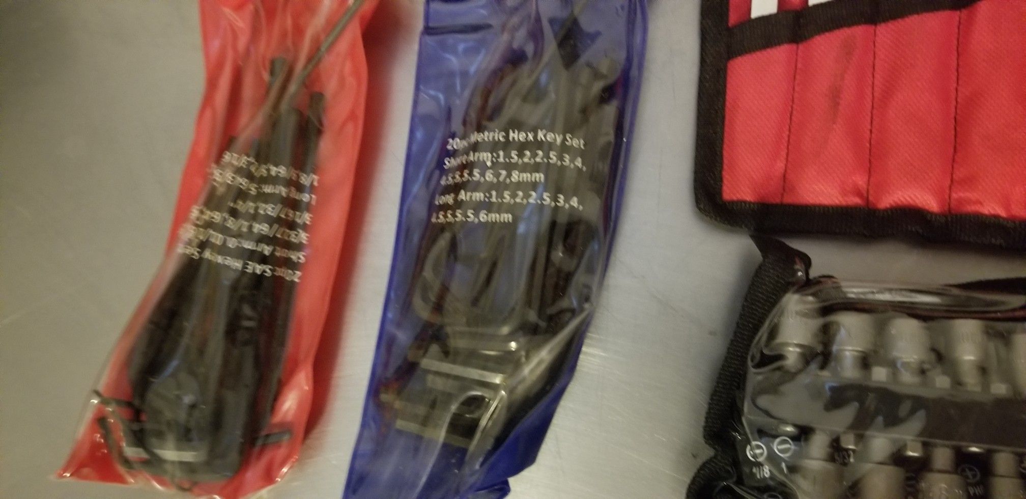 JobSmart 324Piece Mechanic's Tool Set with WaterResistant Case SKU