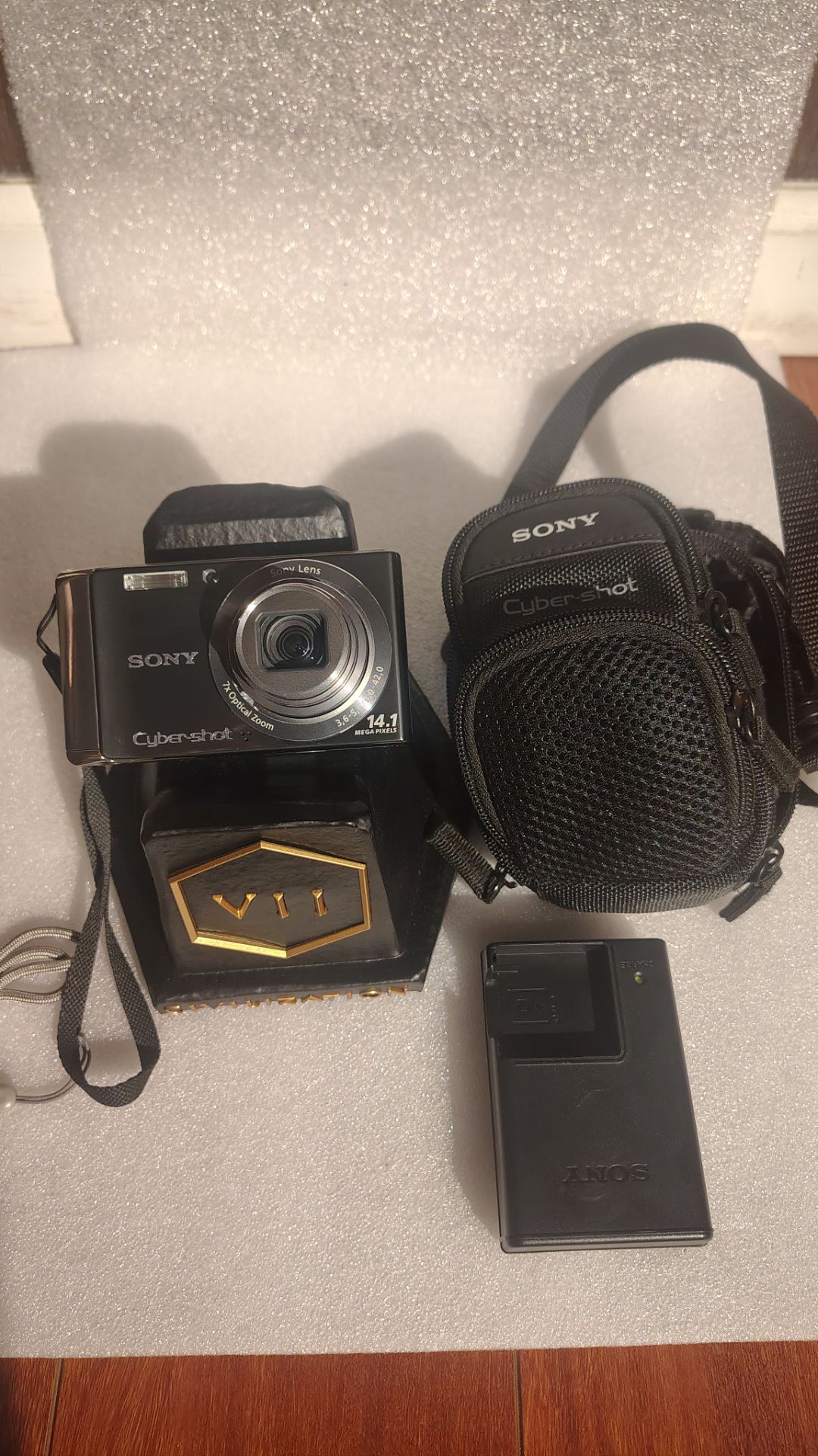 Sony cyber-shot dscw370 14.1 MPX digital camera bundle