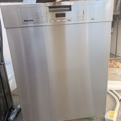 Miele Dishwasher Works Great 
