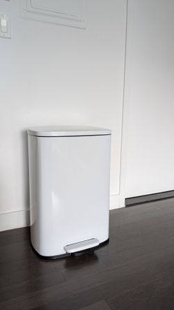 Garbage can