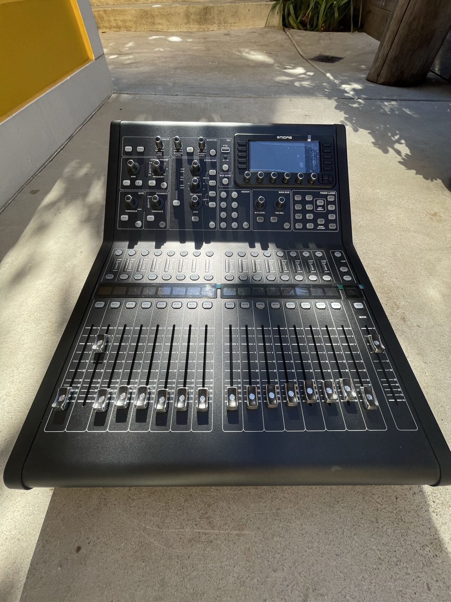 Midas M32R Live Digital Mixing Console