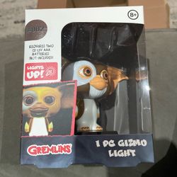 This Paladone Gremlins Gizmo Icon Light stands 4 inches tall. Any of my toys that are $10 you could get it 2 for $16 and you can mix and match