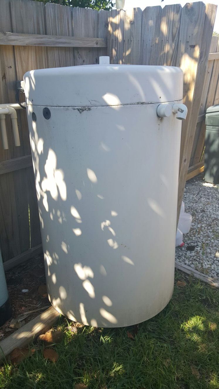 Well aerator tank
