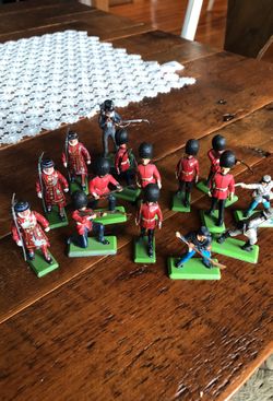 Lot of 15 vintage Britains figurines