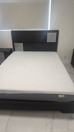 Two queen, bed +2 mattres orthopedic 4nightstand 2 dresser with mirror