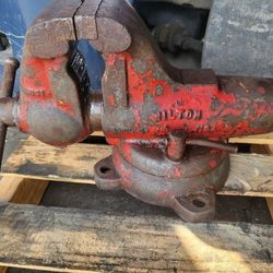 Wilton 4-1/2" Bench Vise Pipe Jaws Combo Bullet Vice