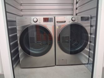 LG Washer & Dryer w/Stack Kit
