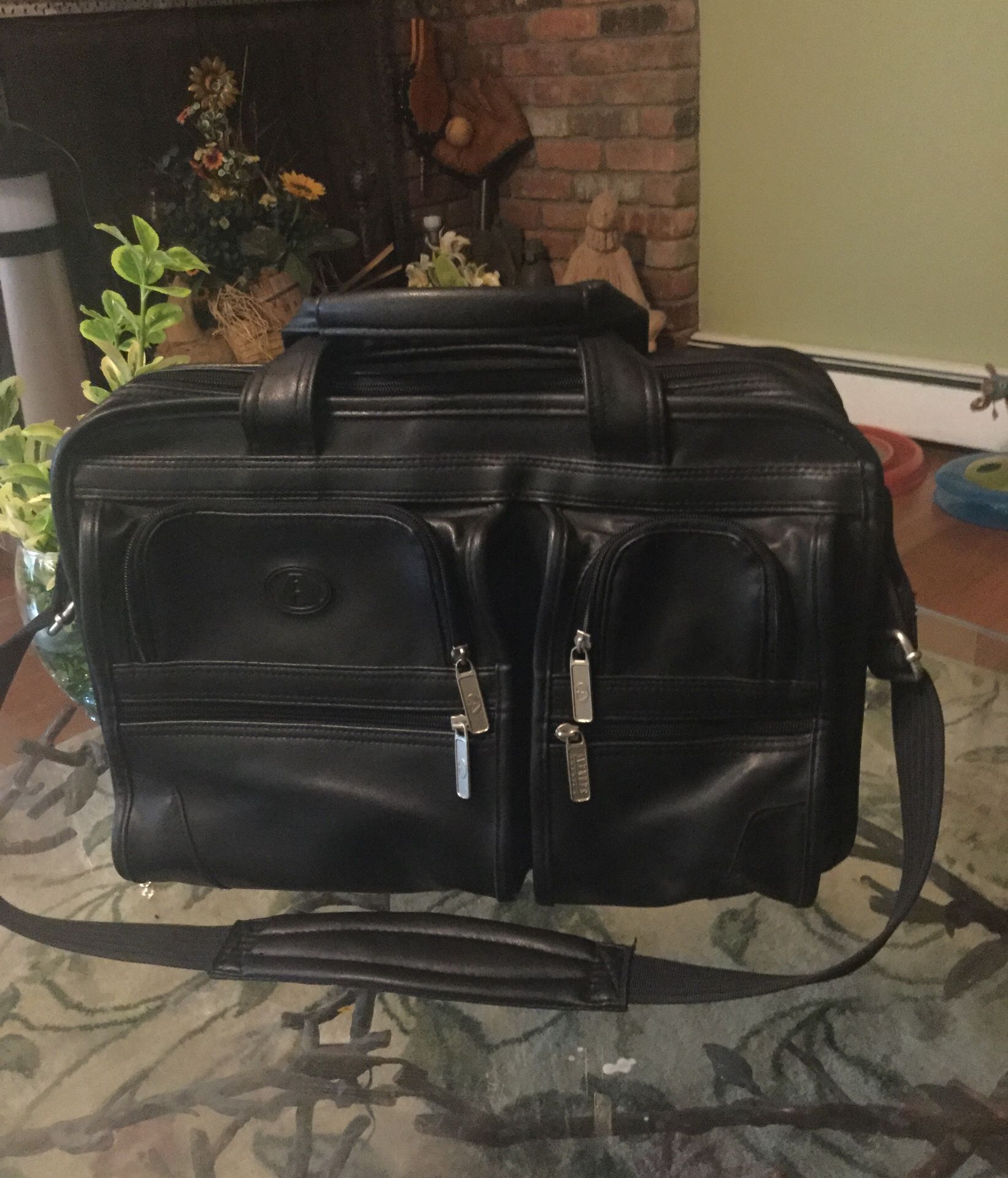 Black Leather Laptop Bag for Sale in New Rochelle, NY - OfferUp