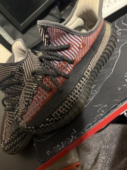 Yeezy Boost 350 V2 - Size 8