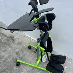 SNUG AEAT GIRAFFE V2 STANDEE FOR KIDS 