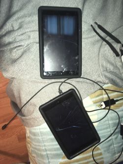 2 Amazon Fire HD8 Tablets