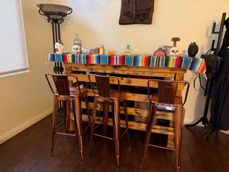 Bar & stools
