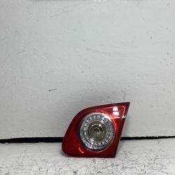 2006 2010 Volkswagen Passat right inner tail light (1CC)