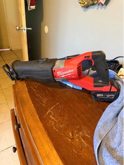 Milwaukee Super Sawzall & Battery